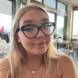 Meet your Posher, Jenavieveparry